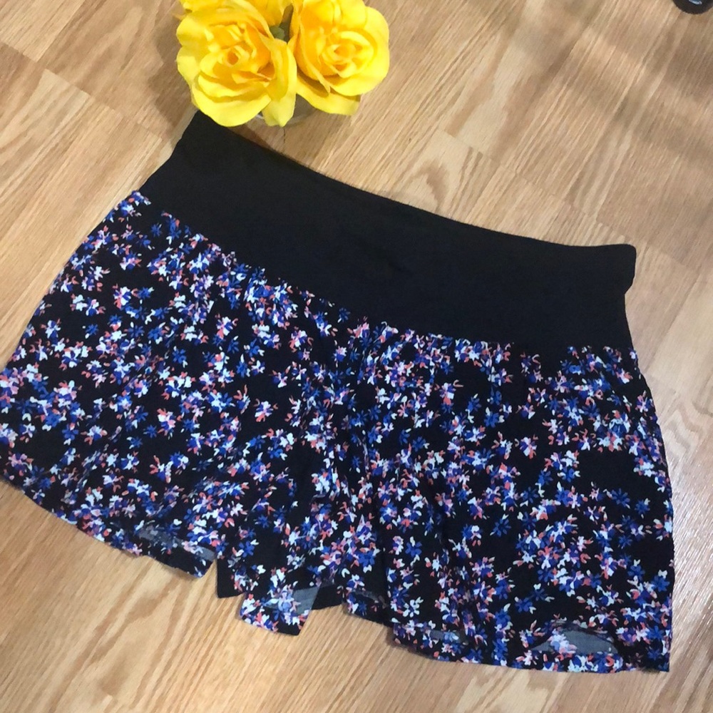 Shorts - Picture 2 of 3